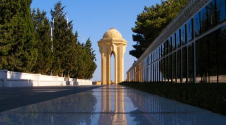 Litva Prezidenti Şəhidlər xiyabanını ziyarət edib