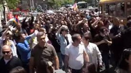 Yerevanda müxalifət metronun işini iflic edib, 200-dən çox adam saxlanılıb