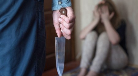 Tbilisidə sərnişin avtobusunda ər arvadını qətlə yetirib