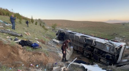 Türkiyədə tələbələri daşıyan avtobus aşdı, ölənlər var