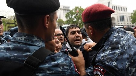 İrəvanda 100-dən çox aksiya iştirakçısı saxlanılıb