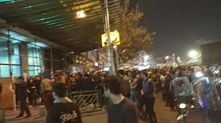 İranda polis vətəndaşları döyür- VİDEO