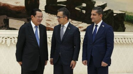 Deputatlar Kamboca Baş naziri ilə görüşüb