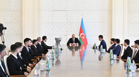 İlham Əliyev minifutbol üzrə milli komandanın üzvlərini qəbul edib