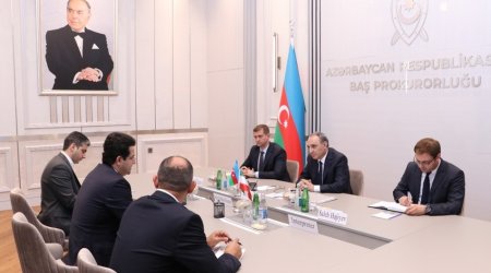Baş prokuror İranın səfiri ilə görüşüb