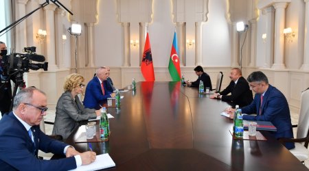 Prezident albaniyalı həmkarı ilə görüşüb- YENİLƏNİB