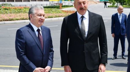 İlham Əliyev və Şavkat Mirziyoyev Heydər Əliyev Meydanının açılışında - FOTOLAR