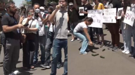 Qonşu ölkədə prezidentin iqamətgahı qarşısına xiyar düzdülər - Aksiyadan görüntülər