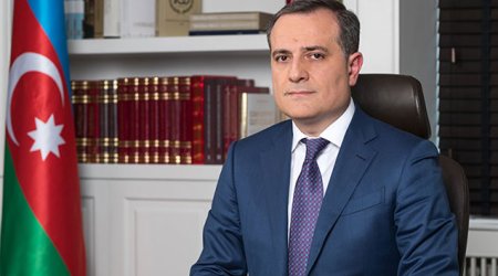 Ceyhun Bayramov özbəkistanlı həmkarı ilə danışdı