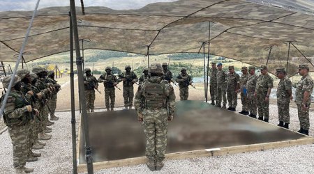 Müdafiə naziri Xocavənddə komandoların təlimini izlədi - VİDEO