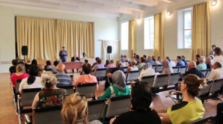 İcra Hakimiyyətinin başçısı və millət vəkili sakinləri qəbul etdilər