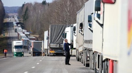 Latviya-Rusiya sərhədində 1,2 mindən çox yük avtomobili yığılıb