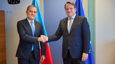 Bayramov, Varhelyi discuss situation in South Caucasus