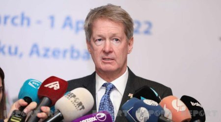UK ambassador congratulates Azerbaijani journalists