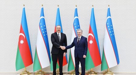 İlham Əliyev Özbəkistanın Prezidenti Şavkat Mirziyoyevə zəng edib
