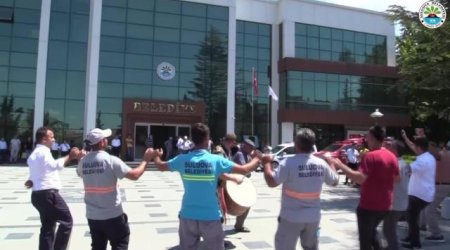 Maaşlarının 60 faiz artımını nağara və zurnalarla qeyd etdilər - VİDEO