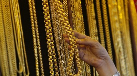 Gold prices fall after noticeable increase last week