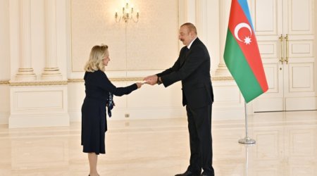 İlham Əliyev yeni səfirlərin etimadnamələrini qəbul etdi