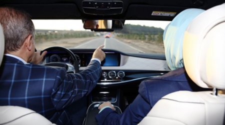 Ərdoğan Türkiyənin milli maşınını sürdü