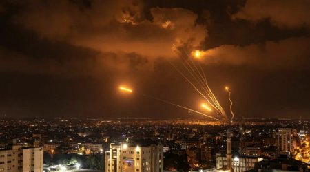 İsrailə yüzlərlə raket atıldı
