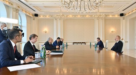 İlham Əliyev əlcəzairli naziri qəbul etdi