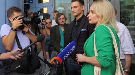 Müharibəyə etiraz edən rus jurnalistə ev həbsi verildi