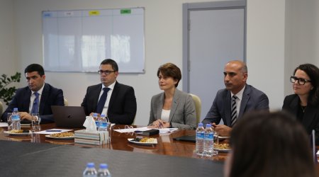 Minister of Digital Development and Transport, Mr. Rashad Nabiyev, conducted a meeting with Azercell