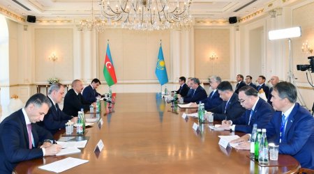 Azərbaycan və Qazaxıstan prezidentlərinin geniş tərkibdə görüşü keçirilib - YENİLƏNİB