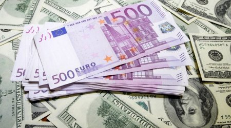 US dollar falls against euro