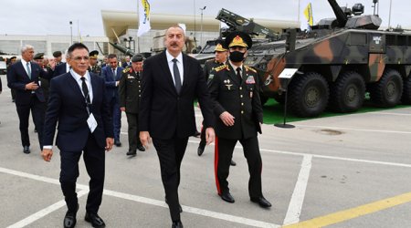 İlham Əliyev beynəlxalq sərgilərlə tanış oldu - Fotolar-Yenilənib