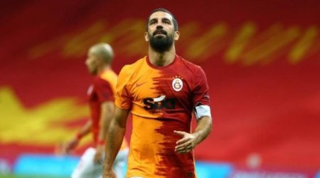 Arda Turan karyerasını başa vurub