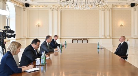 Prezident İlham Əliyev Avropa İttifaqının rəsmisini qəbul edib