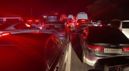 Sərhəddə 17 kilometrlik növbə yarandı