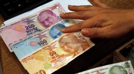 Turkish lira falls to record level again