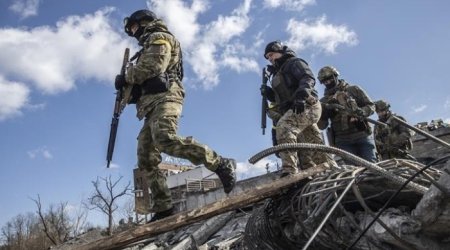 Ukrayna ordusu işğal edilən Luqansk sərhədini keçdi