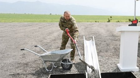Prezidentlə xanımı Sarıcalı kəndinin təməlini qoydular
