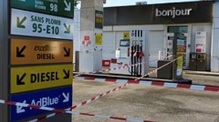 Fransada benzin qıtlığı yaranıb