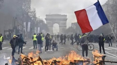 Fransızlar Makronu istefaya çağırdı