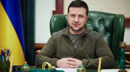 Volodimir Zelenski Baş Qərargahı toplayıb