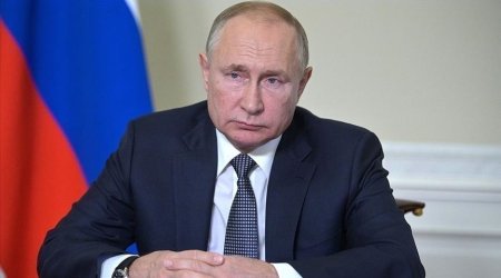 Putin: Rusiya qlobal maliyyə sisteminə yenidən baxılmasının tərəfdarıdır