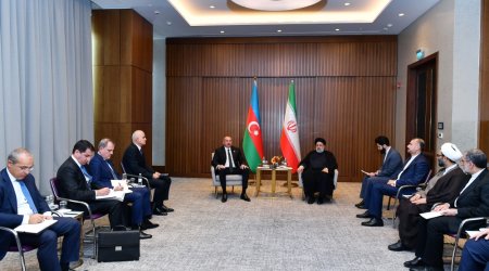 İlham Əliyev İbrahim Rəisi ilə görüşdü - Gözləntilər - YENİLƏNİB