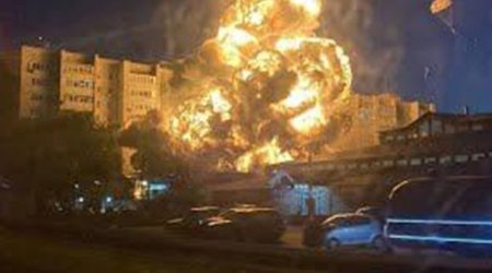 Rusiyada hərbi təyyarə yaşayış binasına çırpıldı - Yenilənib