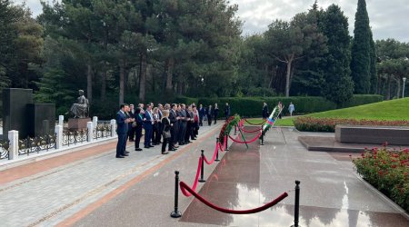 Participants of Baku International Conference visit Alleys of Honor and Martyrs