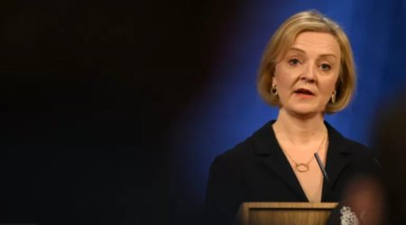 Liz Trass istefa verib