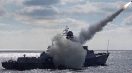 Qara dənizdə Rusiya raketdaşıyıcısı göründü