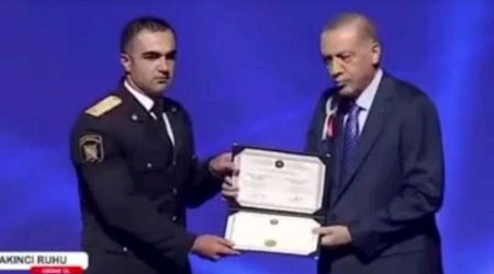 Ərdoğan azərbaycanlı polisi təltif etdi - Video