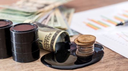 Azerbaijani oil price falls by more than $1