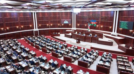 Milli Məclisin iclası başladı - 22 məsələ müzakirə olunacaq