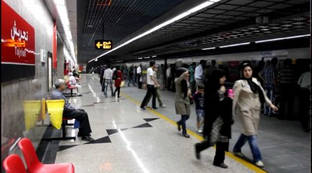 Tehran metrosunda insanlara atəş açılıb - VİDEO