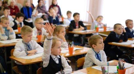 Kiyev məktəblərində dərslər gündüz saatlarında keçiriləcək